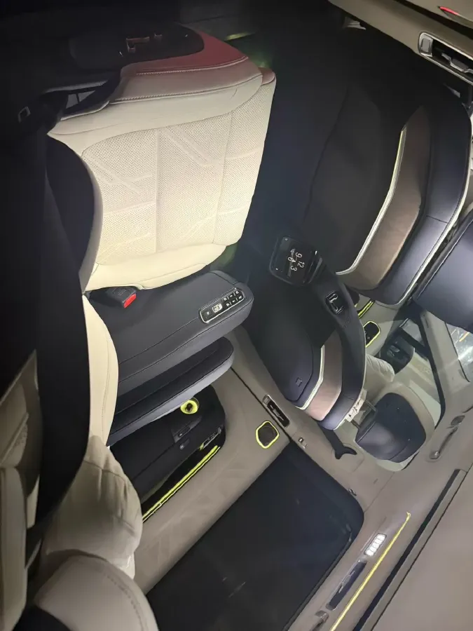 2025 Zeekr 9X 2.0T 279HP L4 1DHT PHEV,autocango,china used car exporter,china ev exporter,chinese used car exporter,chinese used ev exporter