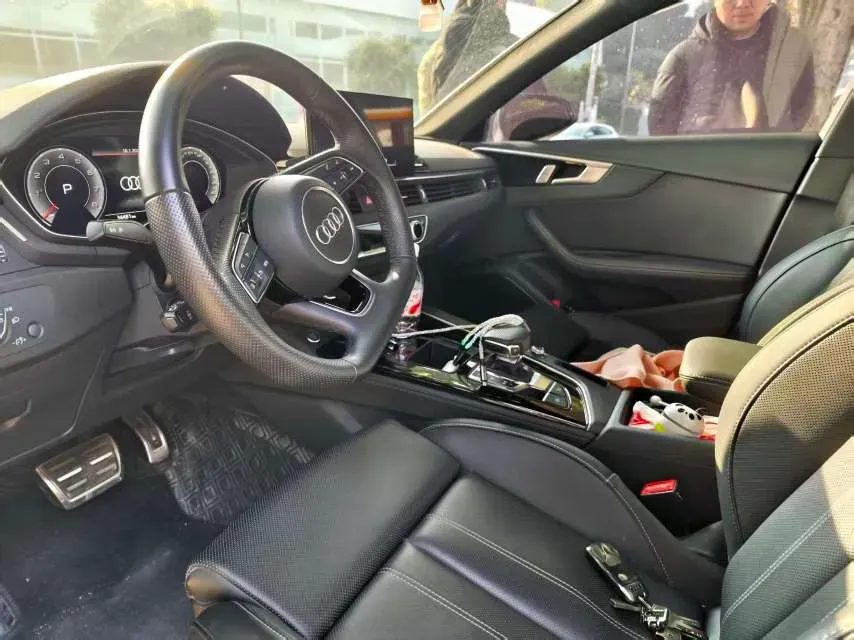2024 Audi A4L 2.0T 190HP L4 7DCT,autocango,china used car exporter,china ev exporter,chinese used car exporter,chinese used ev exporter