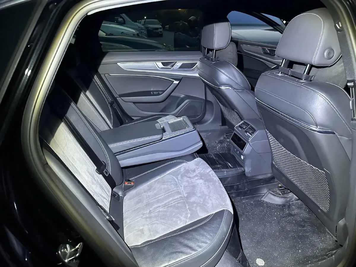 2023 Audi A6L 2.0T 245HP L4 7DCT,autocango,china used car exporter,china ev exporter,chinese used car exporter,chinese used ev exporter