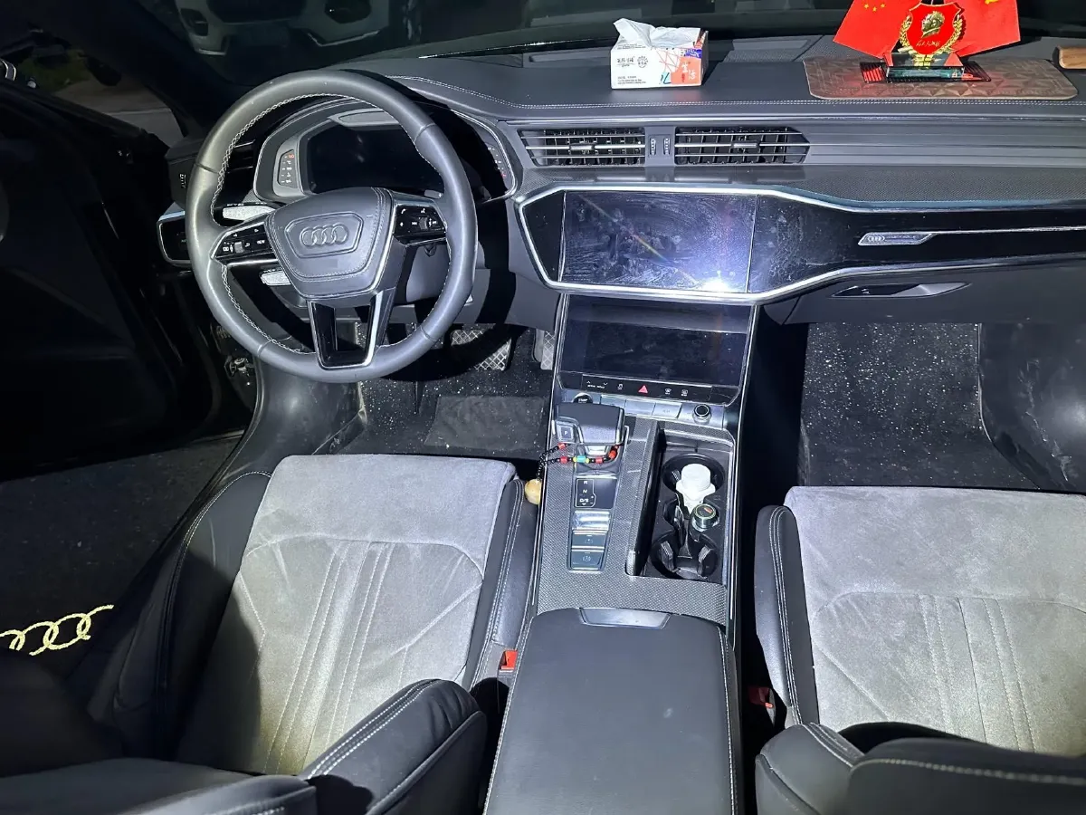 2023 Audi A6L 2.0T 245HP L4 7DCT,autocango,china used car exporter,china ev exporter,chinese used car exporter,chinese used ev exporter