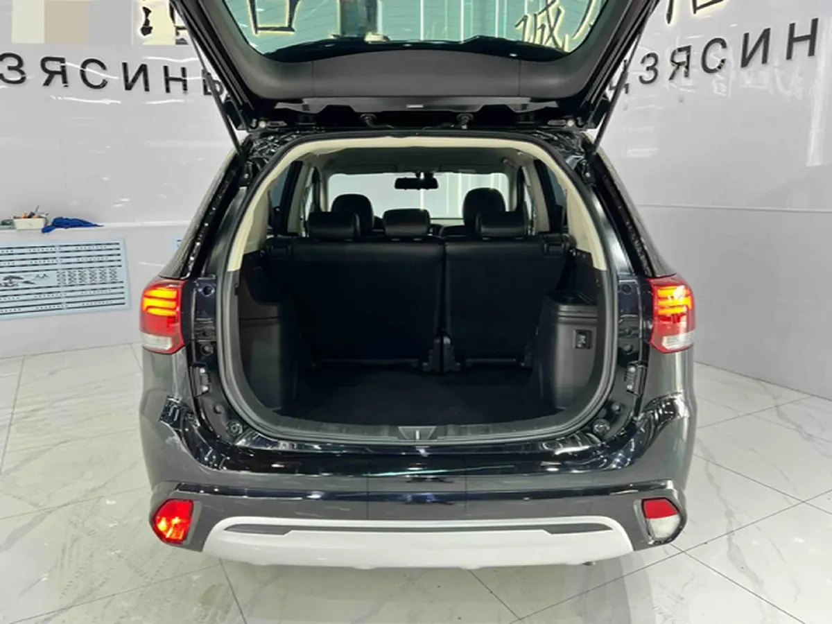 2021 Mitsubishi Outlander 2.0L 166HP L4 CVT,autocango,china used car exporter,china ev exporter,chinese used car exporter,chinese used ev exporter