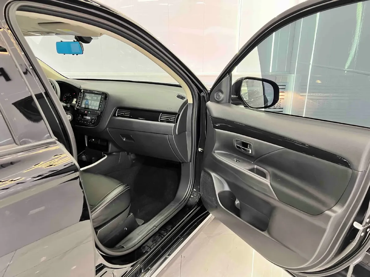 2021 Mitsubishi Outlander 2.0L 166HP L4 CVT,autocango,china used car exporter,china ev exporter,chinese used car exporter,chinese used ev exporter