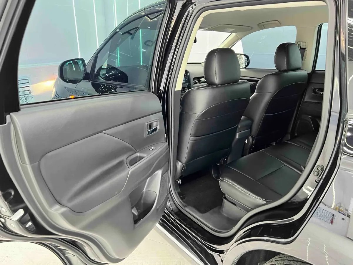 2021 Mitsubishi Outlander 2.0L 166HP L4 CVT,autocango,china used car exporter,china ev exporter,chinese used car exporter,chinese used ev exporter