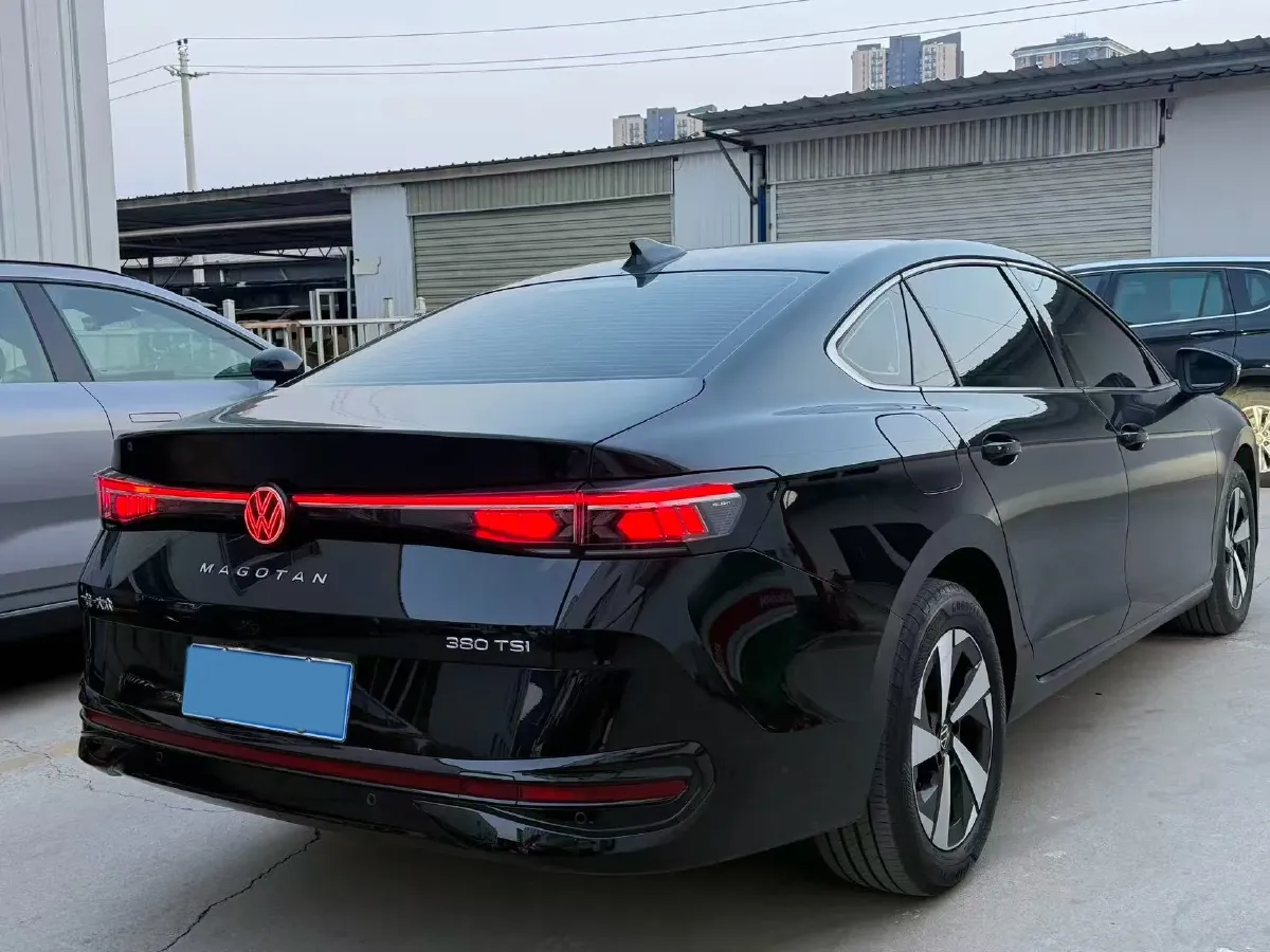 2024 Volkswagen Magotan 2.0T 220HP L4 7DCT,autocango,china used car exporter,china ev exporter,chinese used car exporter,chinese used ev exporter
