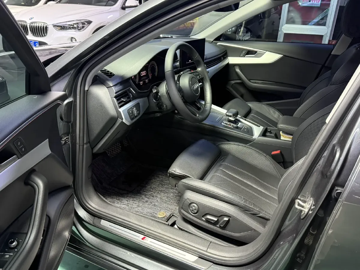 2020 Audi A4L 2.0T 190HP L4 7DCT,autocango,china used car exporter,china ev exporter,chinese used car exporter,chinese used ev exporter