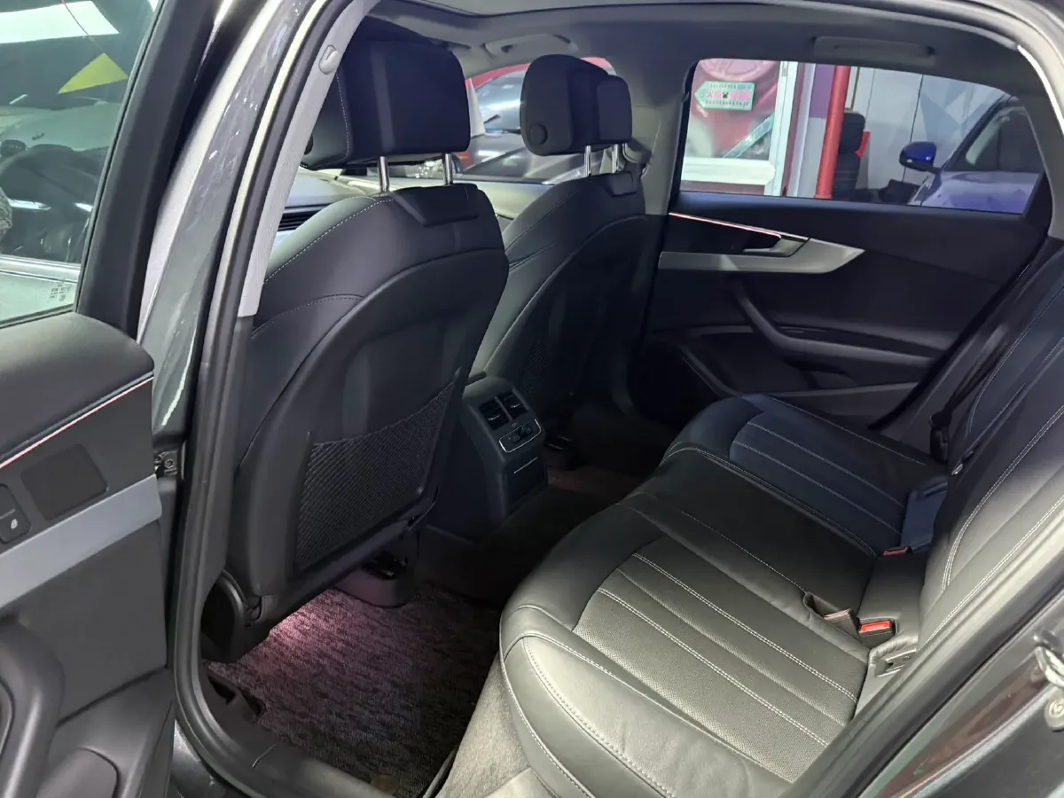 2020 Audi A4L 2.0T 190HP L4 7DCT,autocango,china used car exporter,china ev exporter,chinese used car exporter,chinese used ev exporter