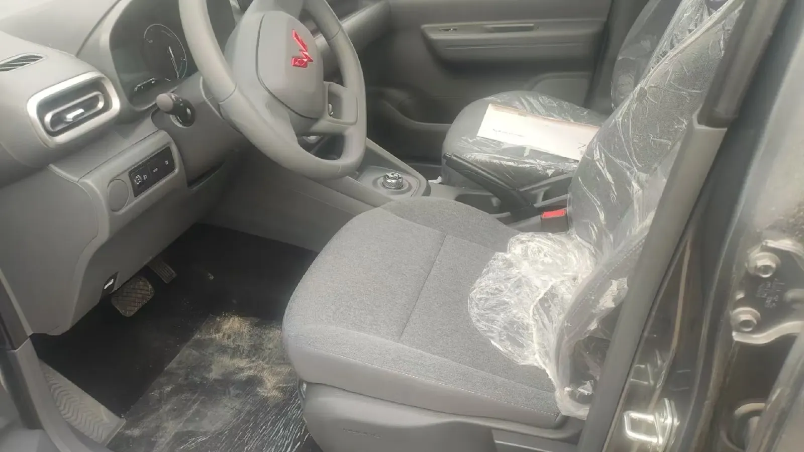 2024 WuLing HongGuang New Energy BEV 32.6KWH,autocango,china used car exporter,china ev exporter,chinese used car exporter,chinese used ev exporter