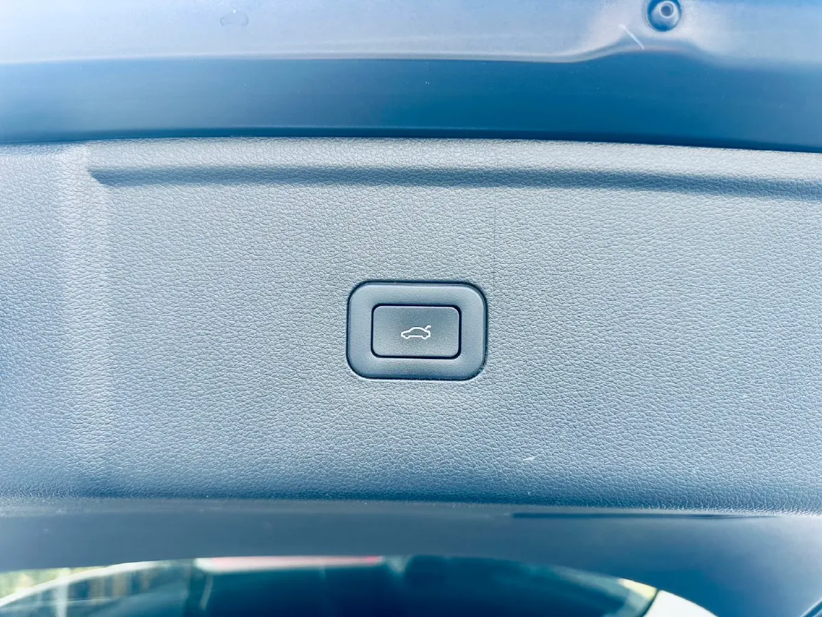 2022 HongQi HS5 2.0T 224HP L4 6AT,autocango,china used car exporter,china ev exporter,chinese used car exporter,chinese used ev exporter