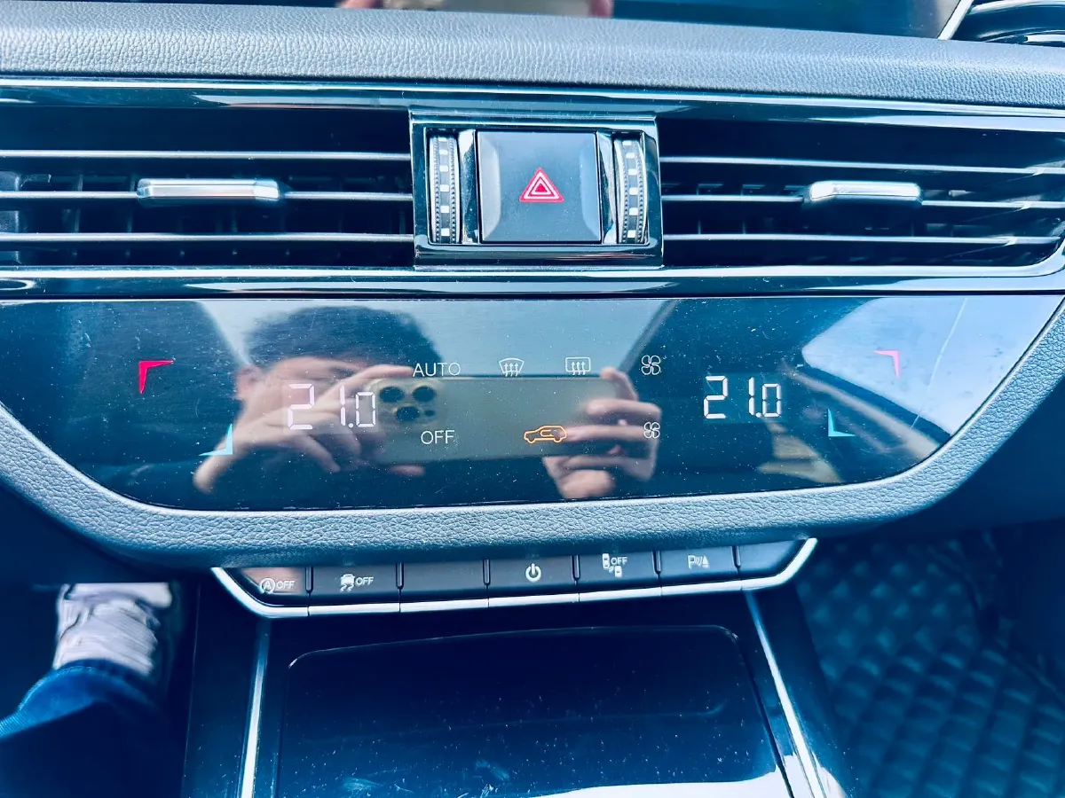 2022 HongQi HS5 2.0T 224HP L4 6AT,autocango,china used car exporter,china ev exporter,chinese used car exporter,chinese used ev exporter