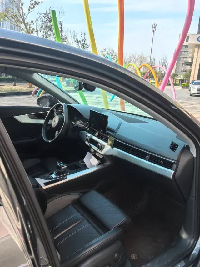 2023 Audi A4L 2.0T 190HP L4 7DCT,autocango,china used car exporter,china ev exporter,chinese used car exporter,chinese used ev exporter