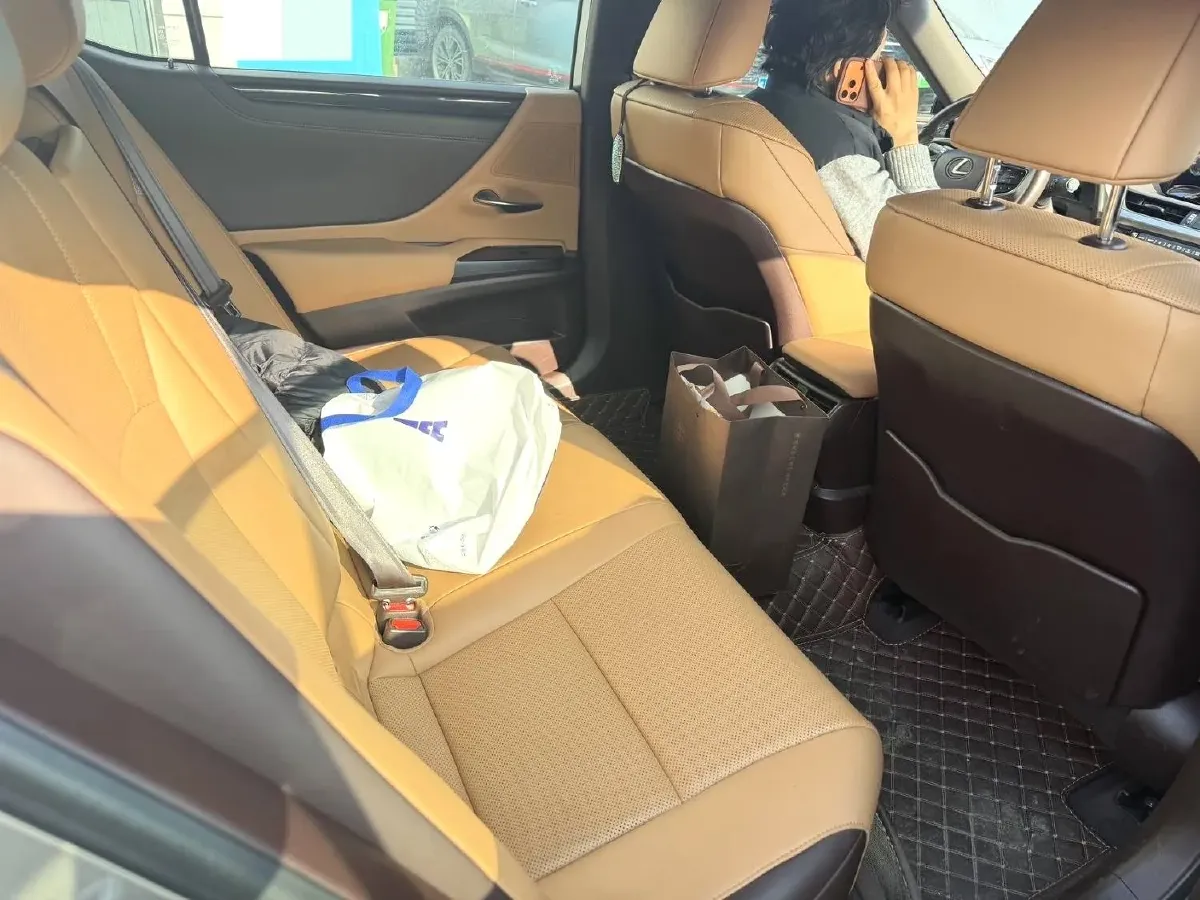 2020 Lexus ES 2.0L 173HP L4 CVT,autocango,china used car exporter,china ev exporter,chinese used car exporter,chinese used ev exporter