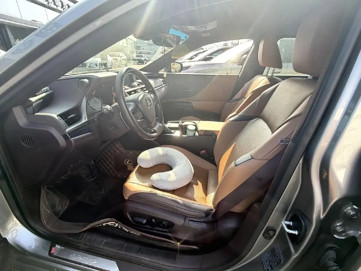 2020 Lexus ES 2.0L 173HP L4 CVT,autocango,china used car exporter,china ev exporter,chinese used car exporter,chinese used ev exporter