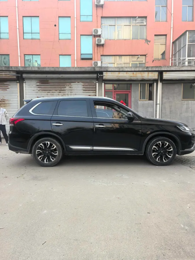 2019 Mitsubishi Outlander 2.4L 192HP L4 CVT,autocango,china used car exporter,china ev exporter,chinese used car exporter,chinese used ev exporter