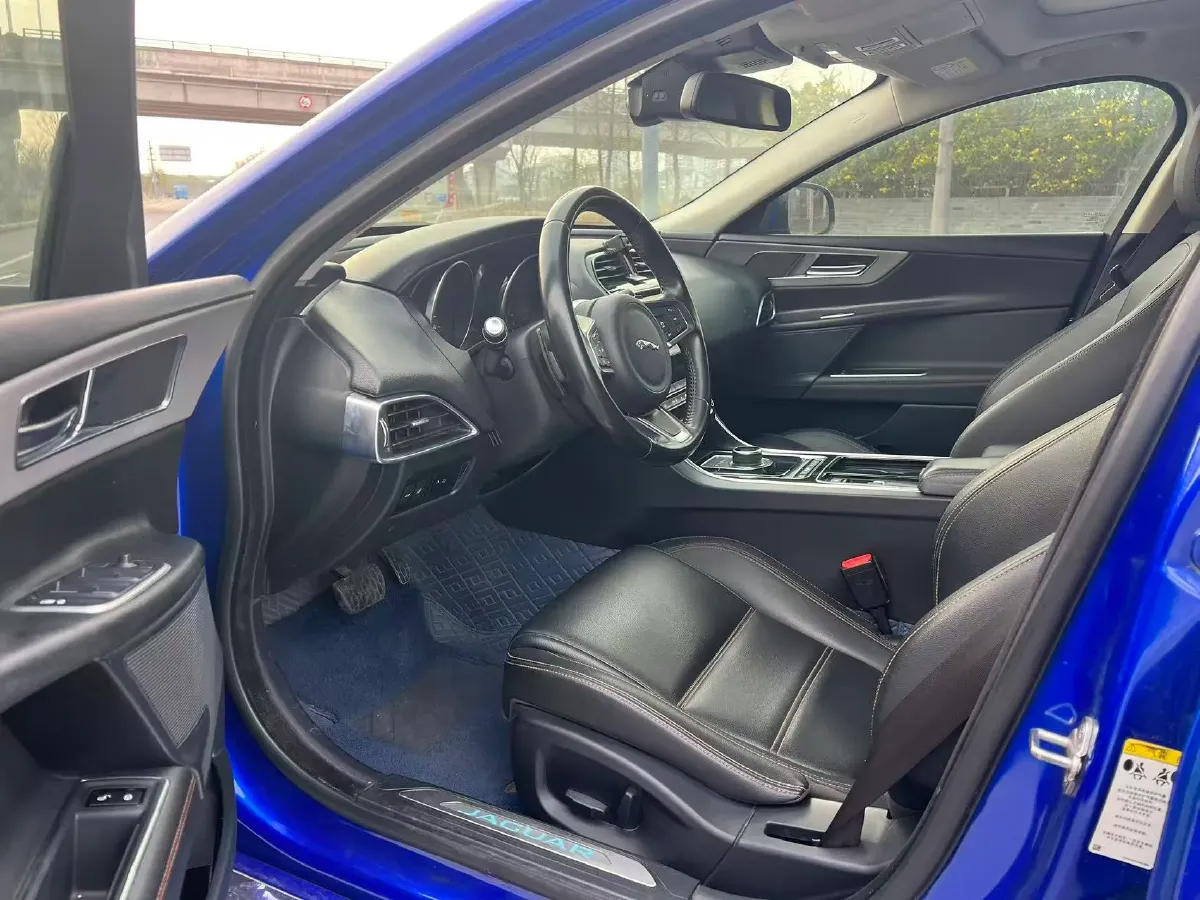 2019 Jeep Cherokee 2.0T 265HP L4 9AT,autocango,china used car exporter,china ev exporter,chinese used car exporter,chinese used ev exporter