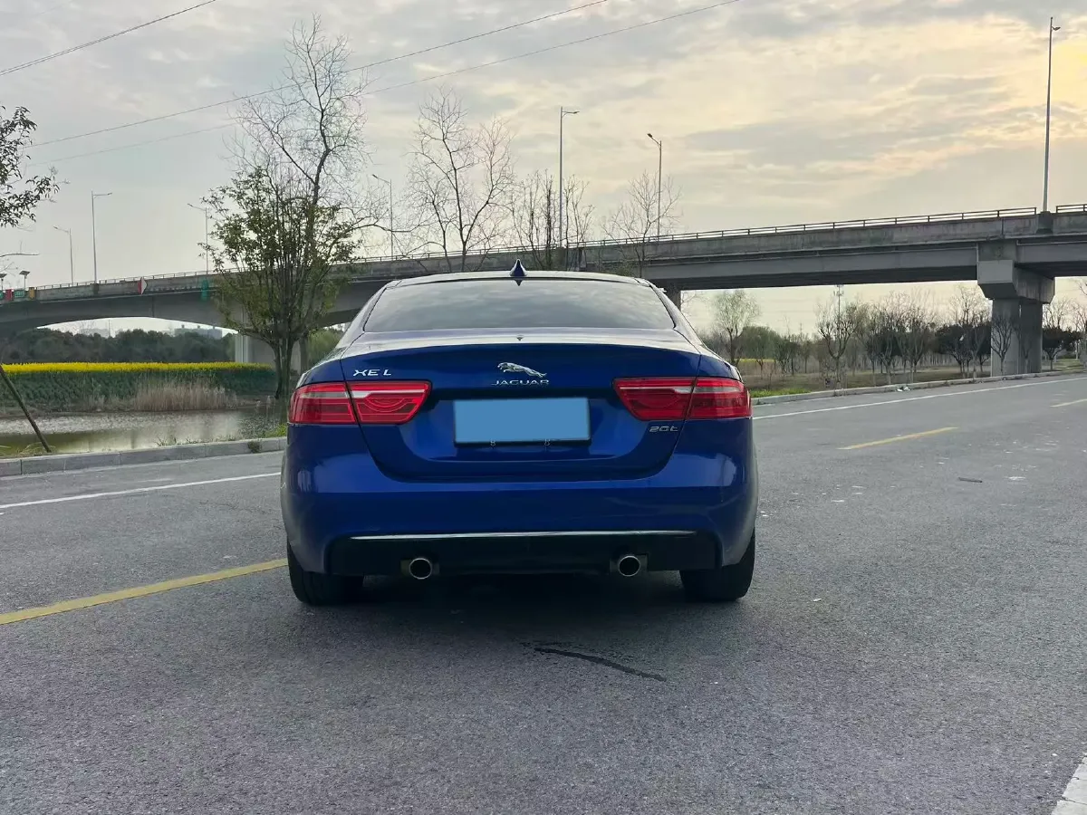 2019 Jeep Cherokee 2.0T 265HP L4 9AT,autocango,china used car exporter,china ev exporter,chinese used car exporter,chinese used ev exporter