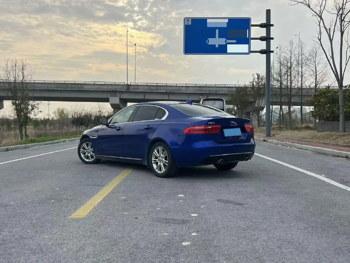 2019 Jeep Cherokee 2.0T 265HP L4 9AT,autocango,china used car exporter,china ev exporter,chinese used car exporter,chinese used ev exporter