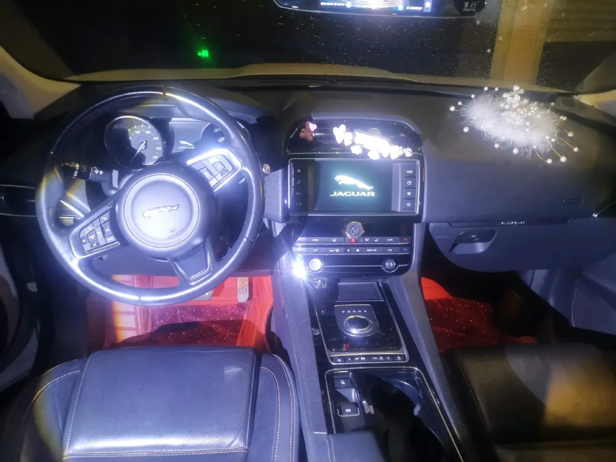 2018 Jaguar F-PACE 2.0T 250HP L4 8AT,autocango,china used car exporter,china ev exporter,chinese used car exporter,chinese used ev exporter