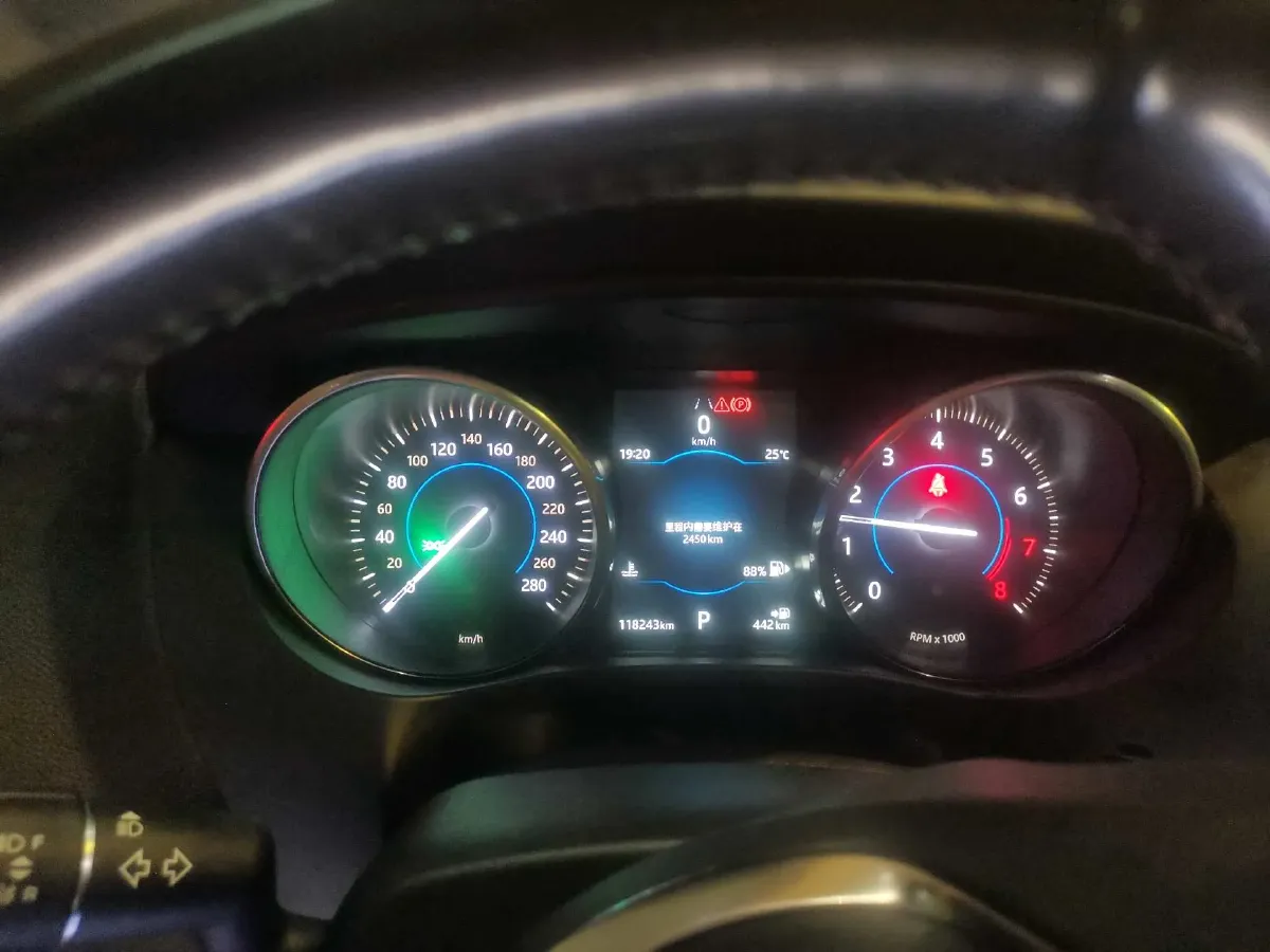 2018 Jaguar F-PACE 2.0T 250HP L4 8AT,autocango,china used car exporter,china ev exporter,chinese used car exporter,chinese used ev exporter