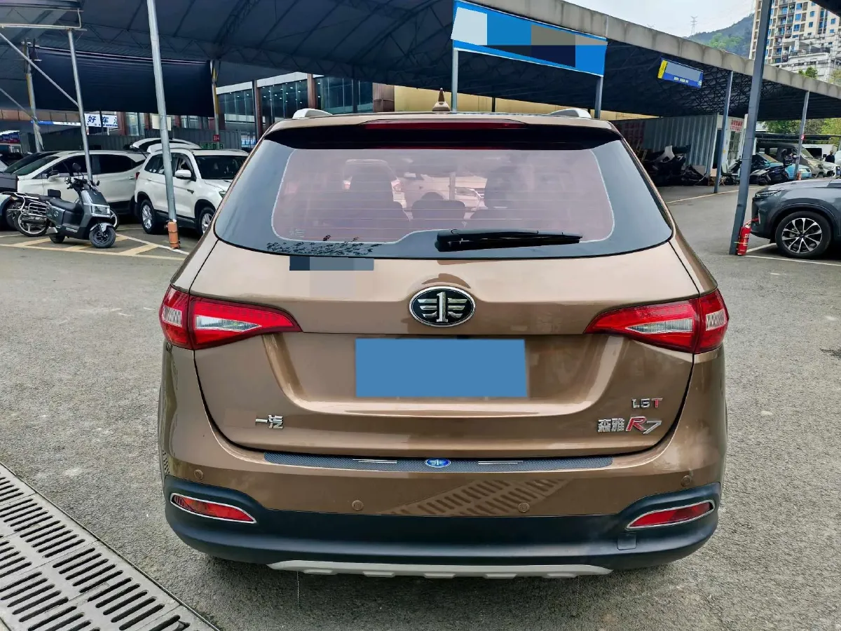 2017 FAW Senia R7 1.5T 150HP L4 5MT,autocango,china used car exporter,china ev exporter,chinese used car exporter,chinese used ev exporter