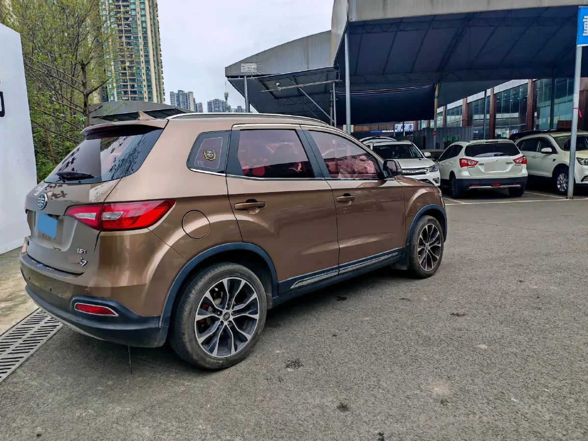 2017 FAW Senia R7 1.5T 150HP L4 5MT,autocango,china used car exporter,china ev exporter,chinese used car exporter,chinese used ev exporter