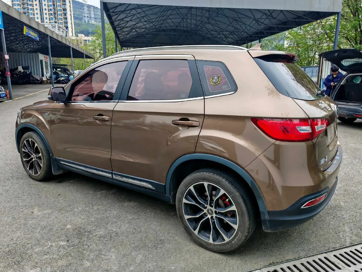 2017 FAW Senia R7 1.5T 150HP L4 5MT,autocango,china used car exporter,china ev exporter,chinese used car exporter,chinese used ev exporter