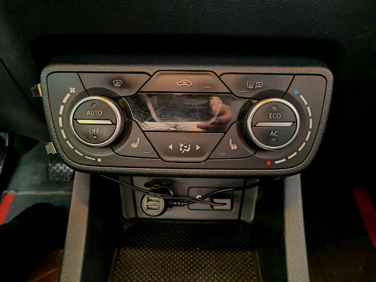 2017 FAW Senia R7 1.5T 150HP L4 5MT,autocango,china used car exporter,china ev exporter,chinese used car exporter,chinese used ev exporter