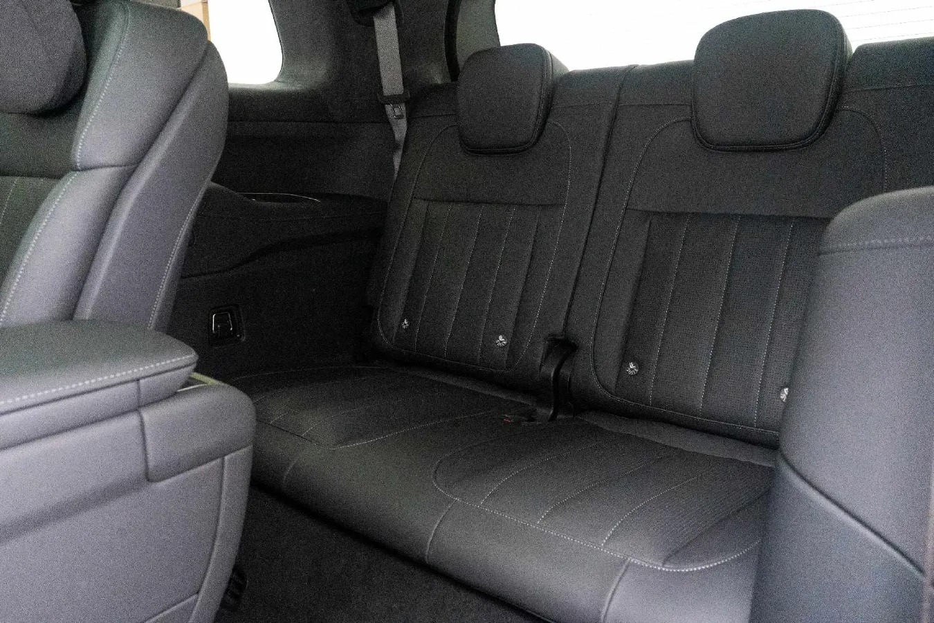 2024 Porsche Macan All-Electric BEV 100KWH,autocango,china used car exporter,china ev exporter,chinese used car exporter,chinese used ev exporter