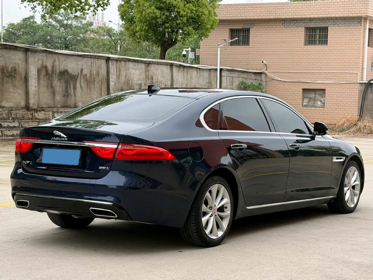 2020 Jaguar XFL 2.0T 250HP L4 8AT,autocango,china used car exporter,china ev exporter,chinese used car exporter,chinese used ev exporter