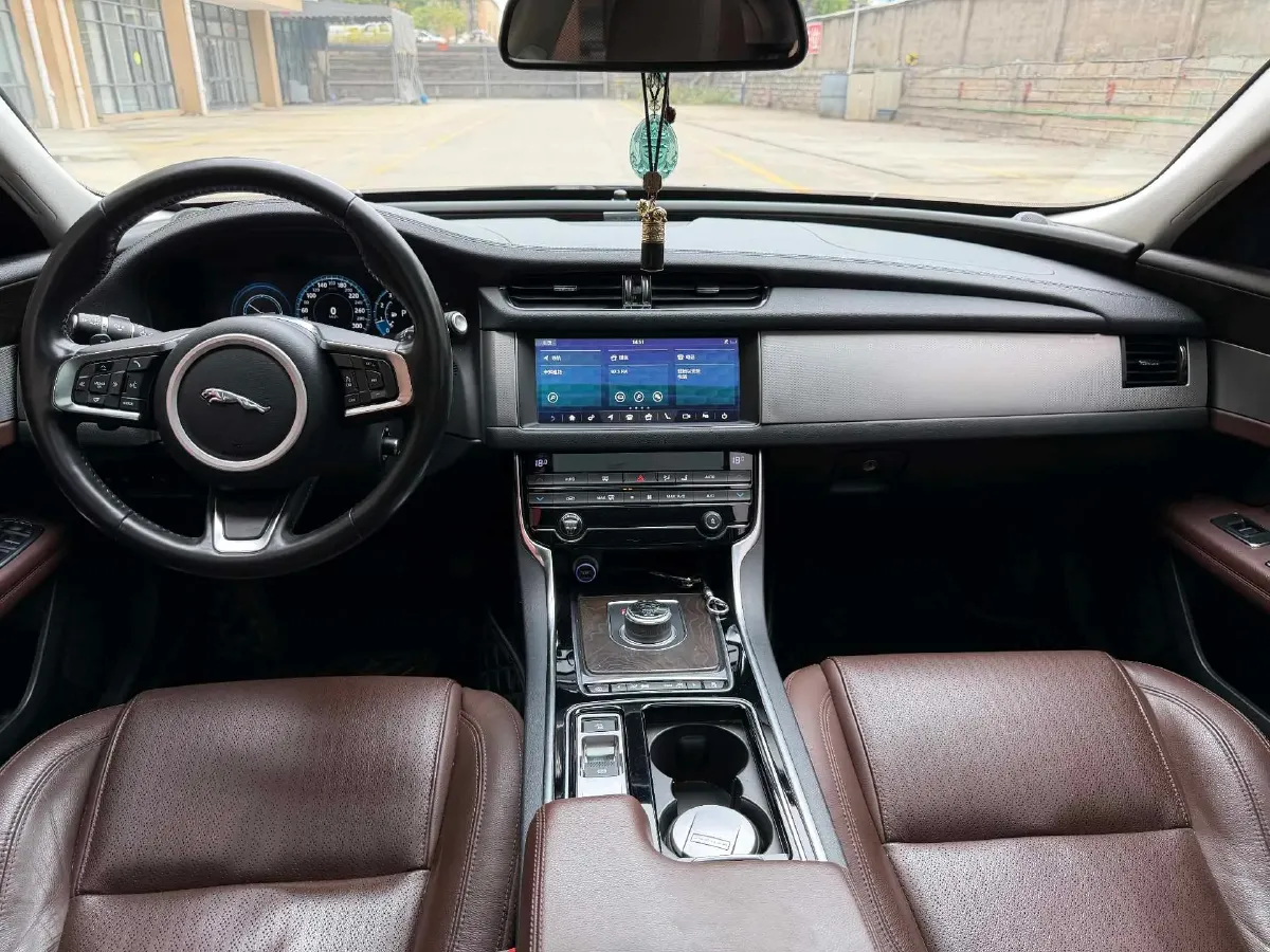 2020 Jaguar XFL 2.0T 250HP L4 8AT,autocango,china used car exporter,china ev exporter,chinese used car exporter,chinese used ev exporter