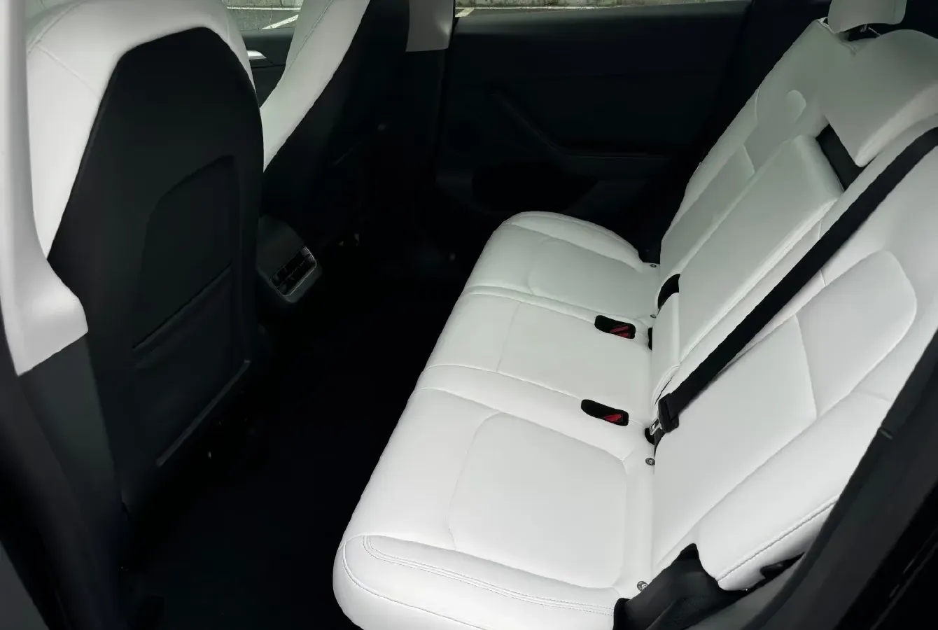 2022 Tesla Model Y BEV 60KWH,autocango,china used car exporter,china ev exporter,chinese used car exporter,chinese used ev exporter