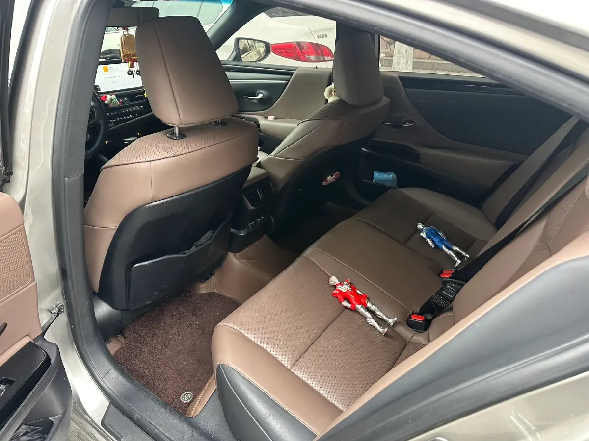 2023 Lexus ES 2.0L 173HP L4 CVT,autocango,china used car exporter,china ev exporter,chinese used car exporter,chinese used ev exporter