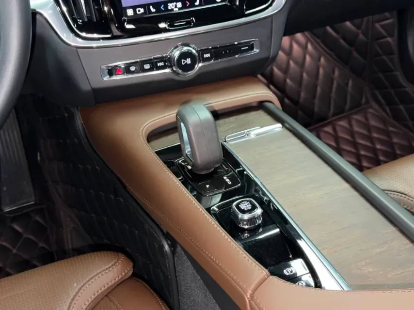 2022 Volvo V90 2.0T 250HP L4 8AT,autocango,china used car exporter,china ev exporter,chinese used car exporter,chinese used ev exporter