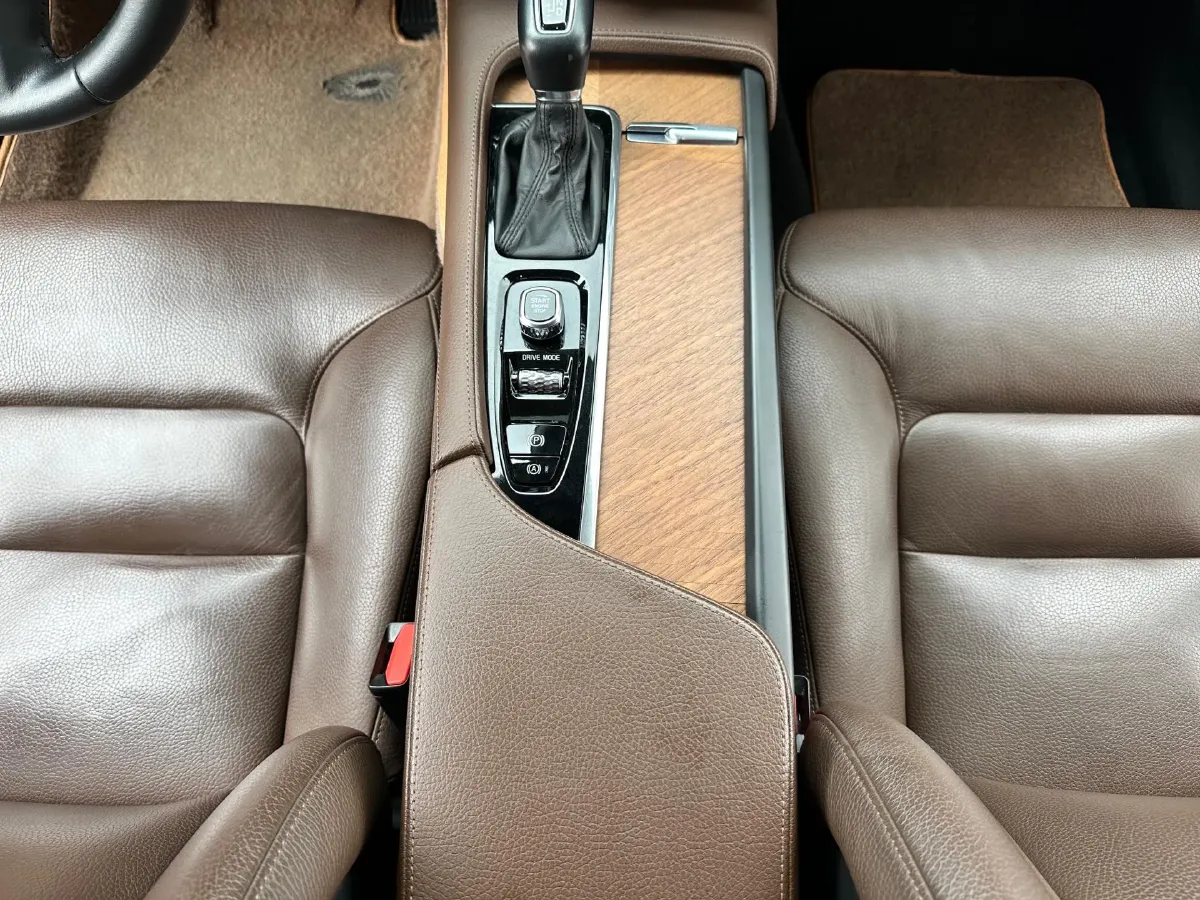 2019 Infiniti Q70 2.0T 211HP L4 7AT,autocango,china used car exporter,china ev exporter,chinese used car exporter,chinese used ev exporter