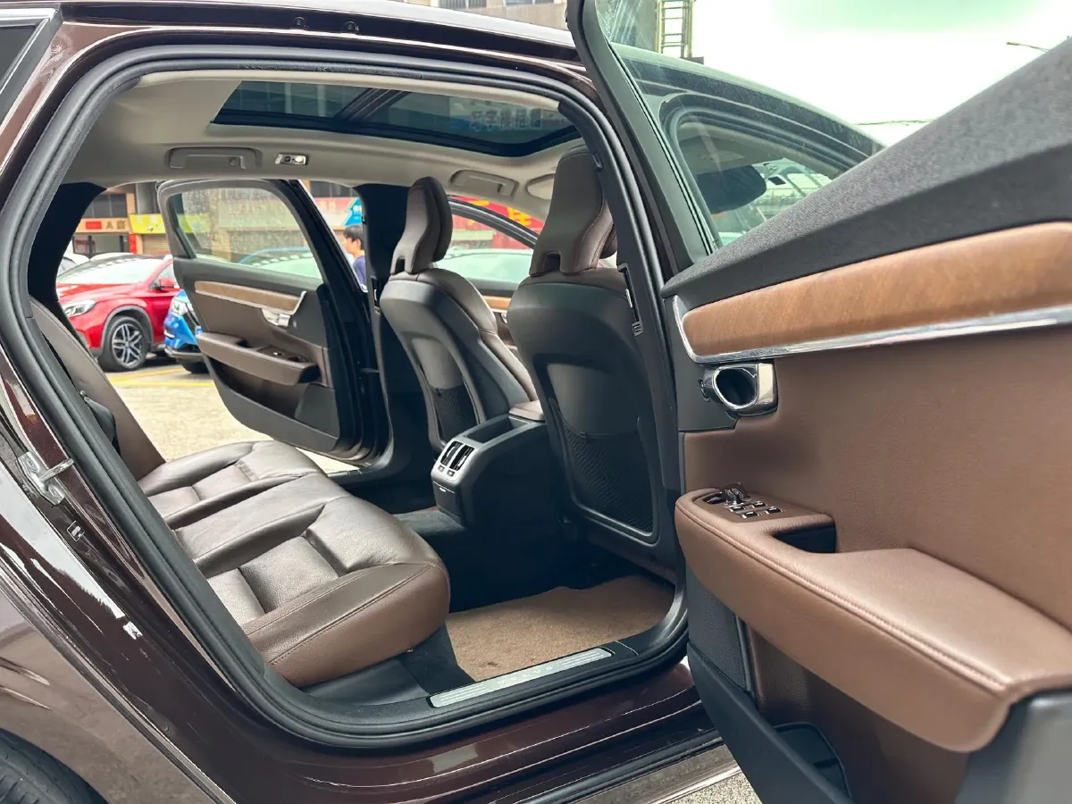 2019 Infiniti Q70 2.0T 211HP L4 7AT,autocango,china used car exporter,china ev exporter,chinese used car exporter,chinese used ev exporter