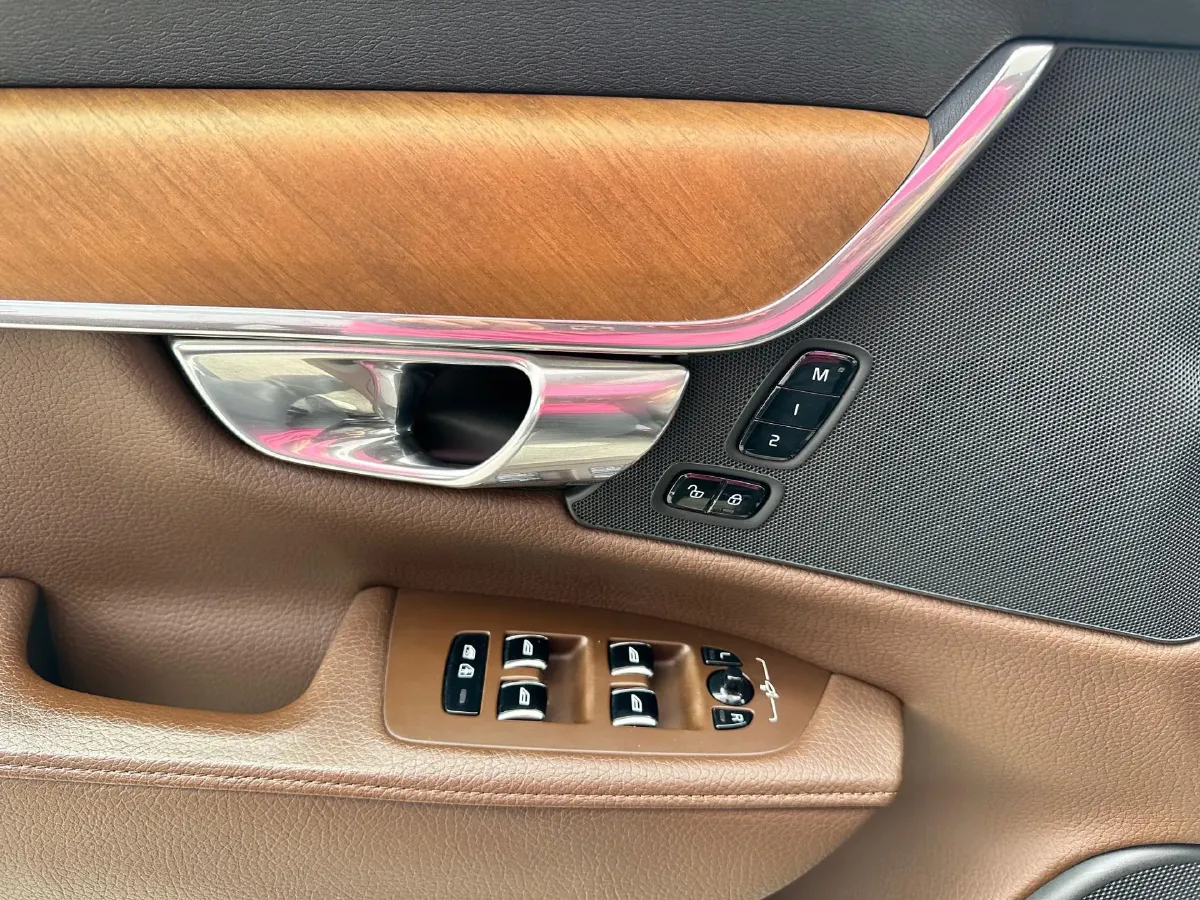 2019 Infiniti Q70 2.0T 211HP L4 7AT,autocango,china used car exporter,china ev exporter,chinese used car exporter,chinese used ev exporter