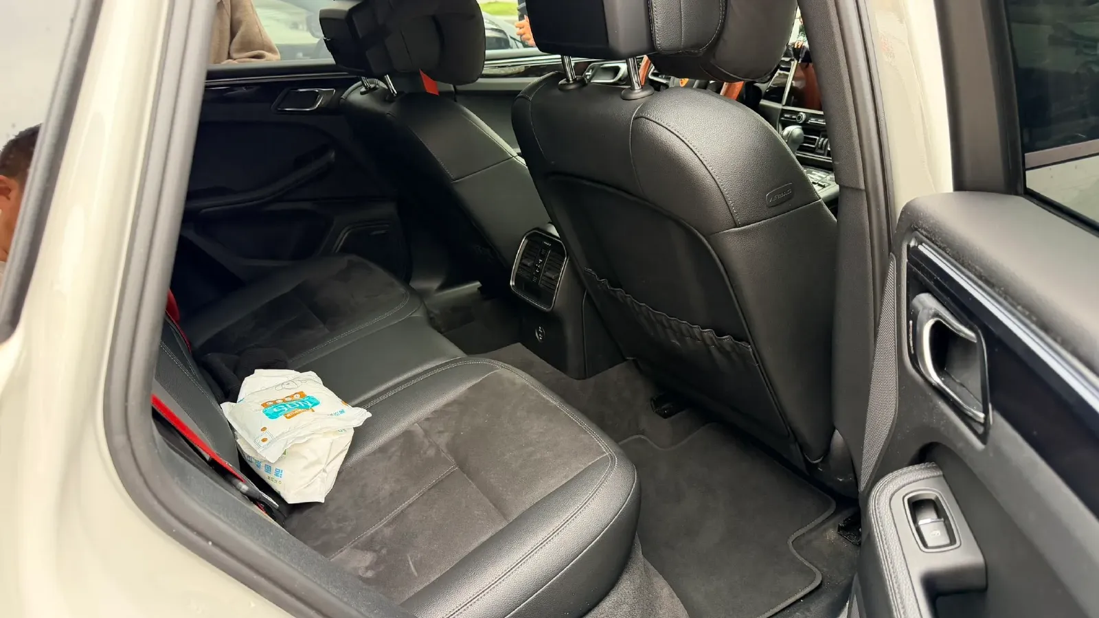 2021 Porsche Macan 2.0T 252HP L4 7DCT,autocango,china used car exporter,china ev exporter,chinese used car exporter,chinese used ev exporter