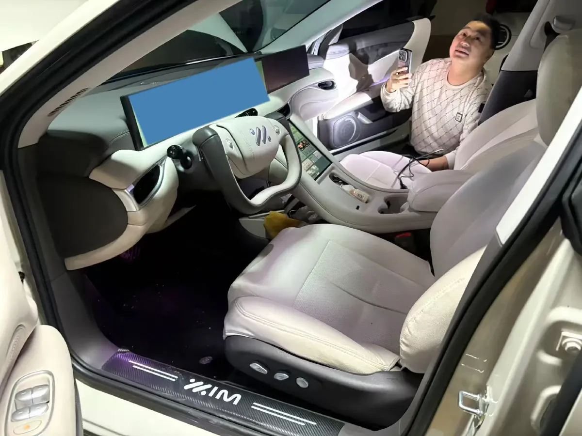 2024 IM L6 BEV 75KWH,autocango,china used car exporter,china ev exporter,chinese used car exporter,chinese used ev exporter