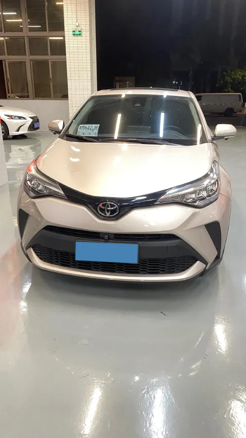 2022 Toyota C-HR 2.0L 171HP L4 CVT,autocango,china used car exporter,china ev exporter,chinese used car exporter,chinese used ev exporter