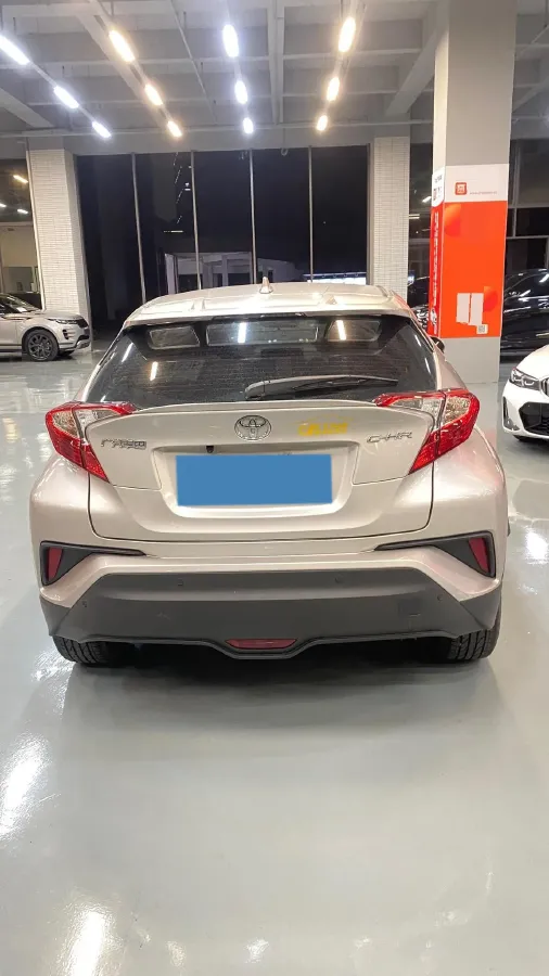 2022 Toyota C-HR 2.0L 171HP L4 CVT,autocango,china used car exporter,china ev exporter,chinese used car exporter,chinese used ev exporter