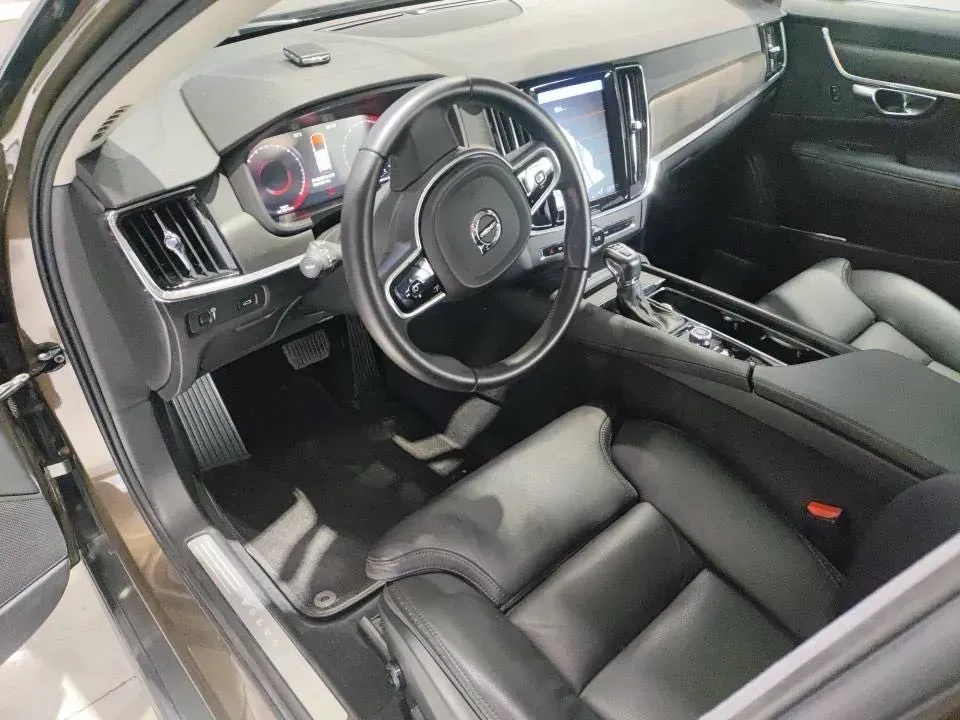 2017 Volvo V90 2.0T 254HP L4 8AT,autocango,china used car exporter,china ev exporter,chinese used car exporter,chinese used ev exporter