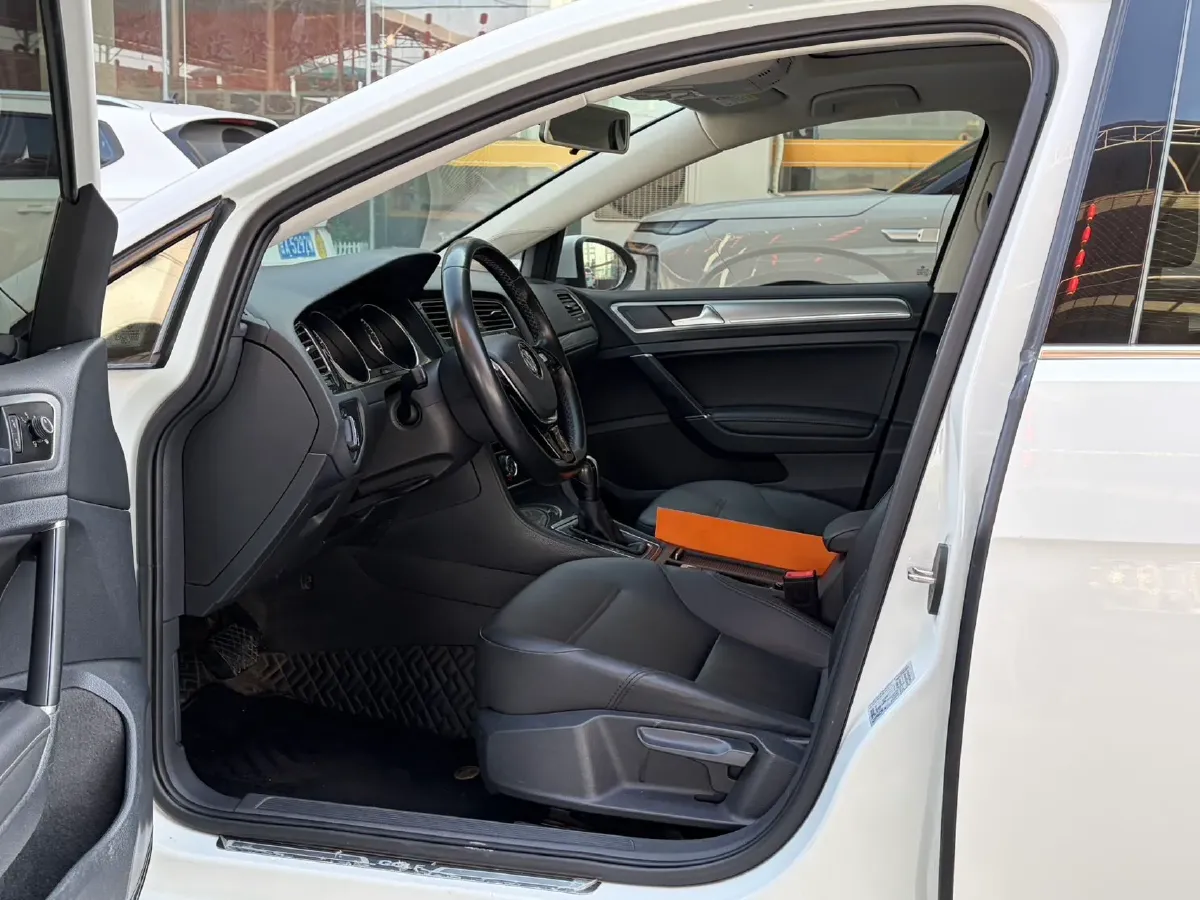 2018 Volkswagen Golf 1.6L 110HP L4 6AT,autocango,china used car exporter,china ev exporter,chinese used car exporter,chinese used ev exporter