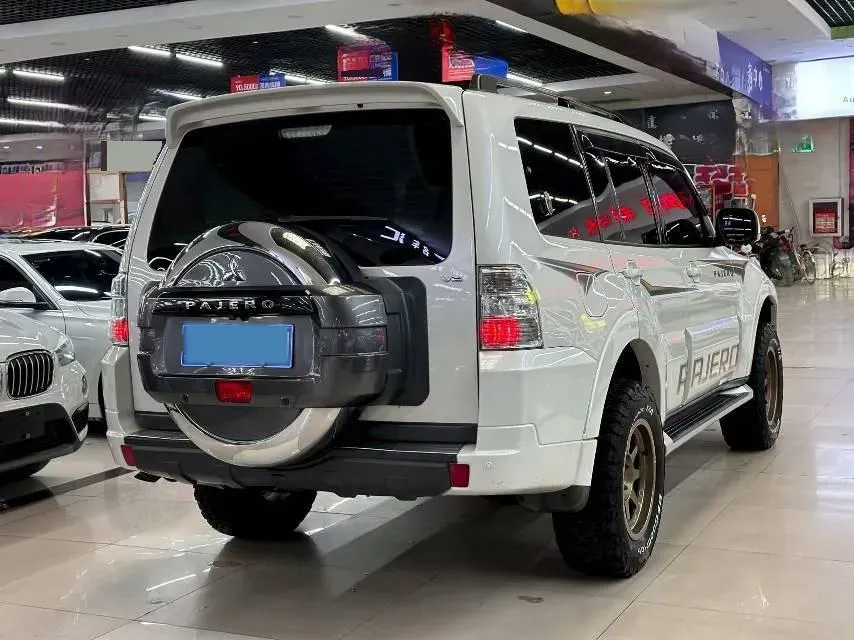 2019 Mitsubishi Pajero 3.0L 174HP V6 5AT,autocango,china used car exporter,china ev exporter,chinese used car exporter,chinese used ev exporter