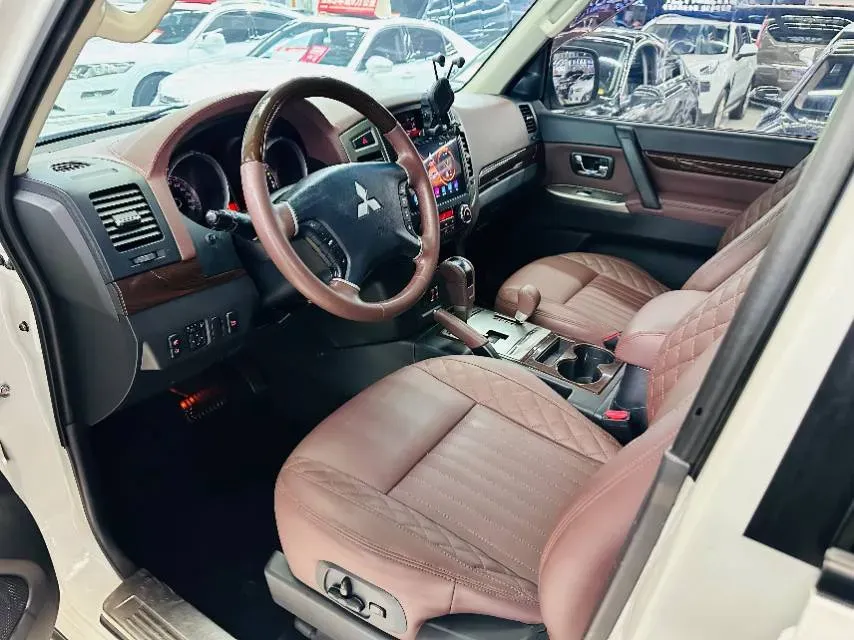 2019 Mitsubishi Pajero 3.0L 174HP V6 5AT,autocango,china used car exporter,china ev exporter,chinese used car exporter,chinese used ev exporter