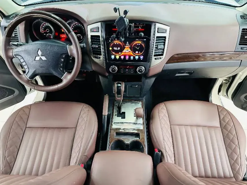 2019 Mitsubishi Pajero 3.0L 174HP V6 5AT,autocango,china used car exporter,china ev exporter,chinese used car exporter,chinese used ev exporter