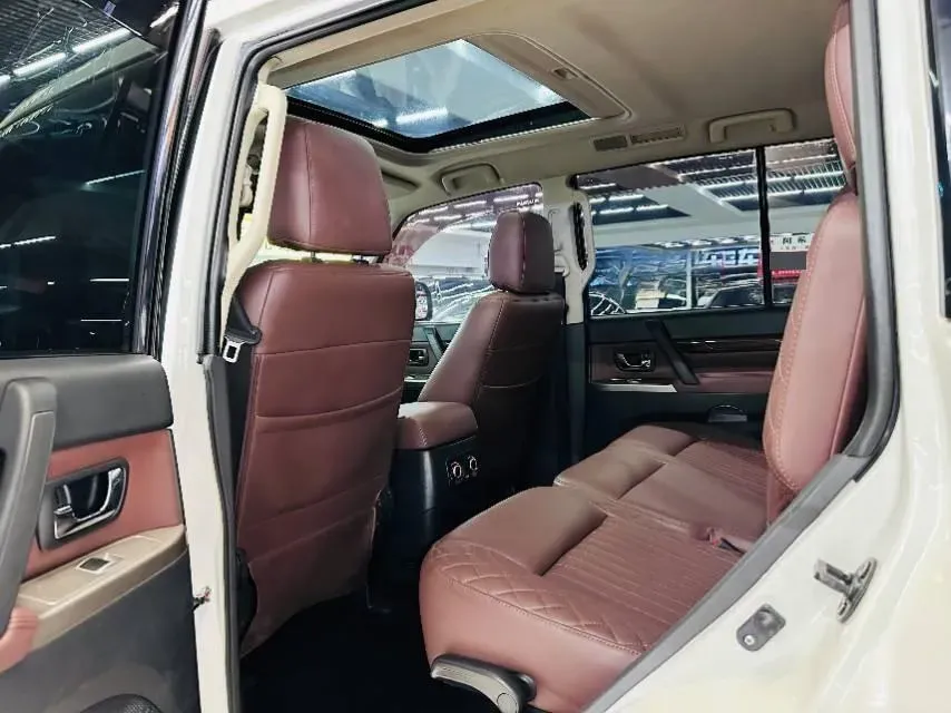 2019 Mitsubishi Pajero 3.0L 174HP V6 5AT,autocango,china used car exporter,china ev exporter,chinese used car exporter,chinese used ev exporter