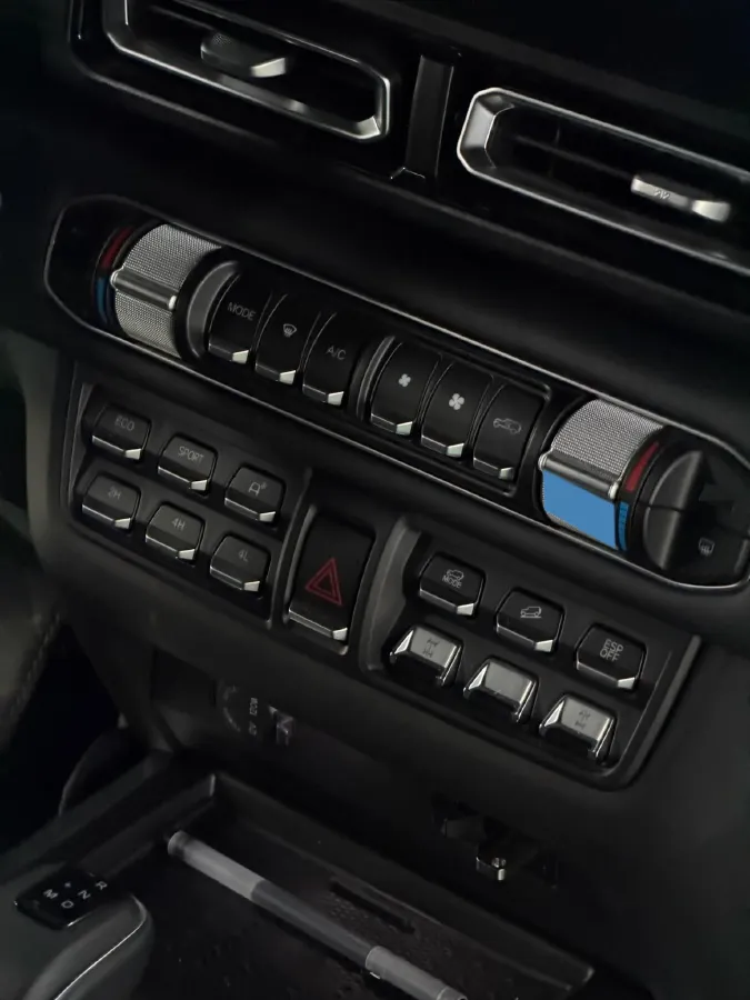 2025 212 212 T01 2.0T 252HP L4 8AT,autocango,china used car exporter,china ev exporter,chinese used car exporter,chinese used ev exporter