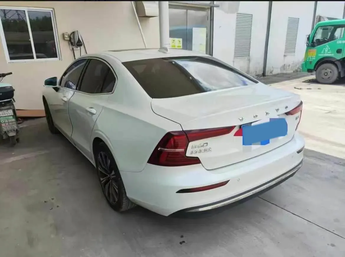 2023 Volvo S60 2.0T 197HP L4 7DCT,autocango,china used car exporter,china ev exporter,chinese used car exporter,chinese used ev exporter