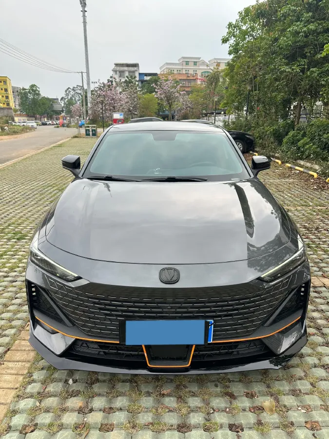 2022 ChangAn UNI-V 1.5T 188HP L4 7DCT,autocango,china used car exporter,china ev exporter,chinese used car exporter,chinese used ev exporter