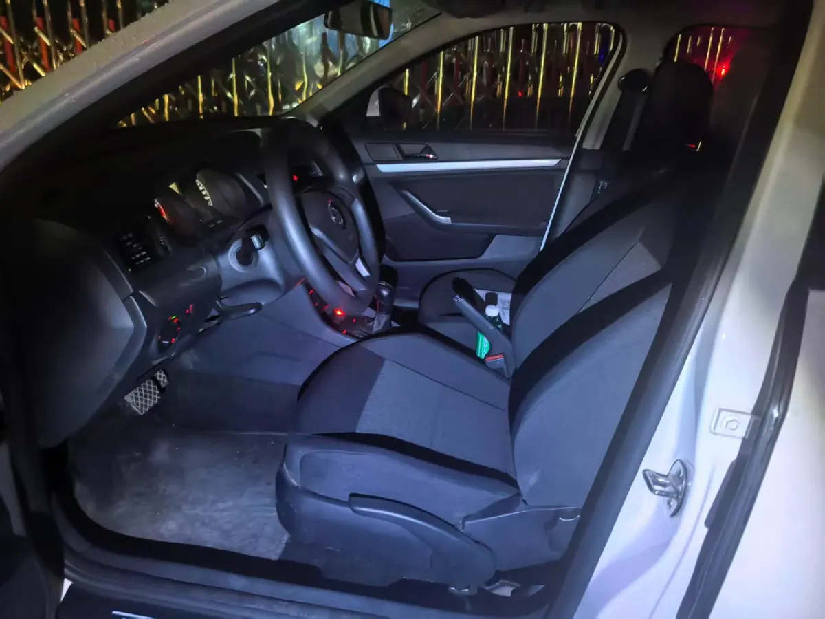 2017 Volkswagen Lavida 1.6L 110HP L4 6AT,autocango,china used car exporter,china ev exporter,chinese used car exporter,chinese used ev exporter