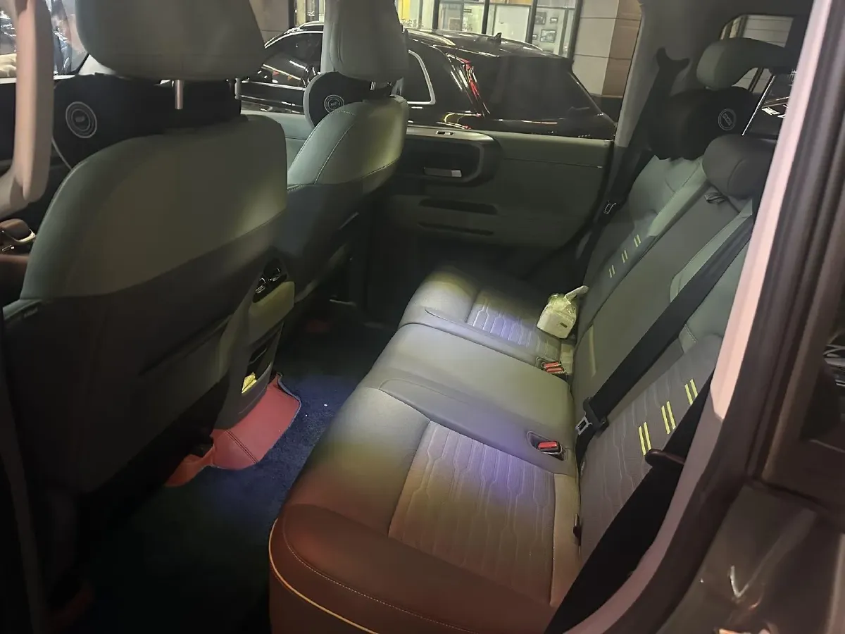 2024 Beijing BJ40 2.0T 245HP L4 8AT,autocango,china used car exporter,china ev exporter,chinese used car exporter,chinese used ev exporter